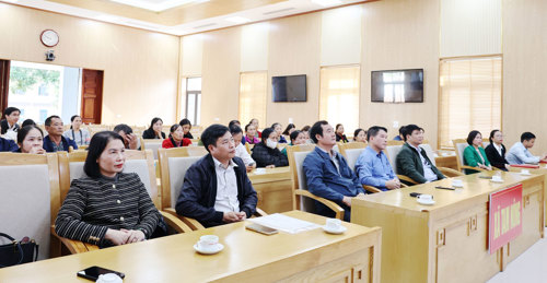 Các đại biểu tham dự hội nghị tại xã Tam Nông