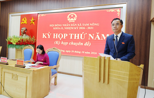 Đồng chí Quách Hải Lý - Bí thư Đảng ủy, Chủ tịch HĐND xã phát biểu chỉ đạo tại Kỳ họp