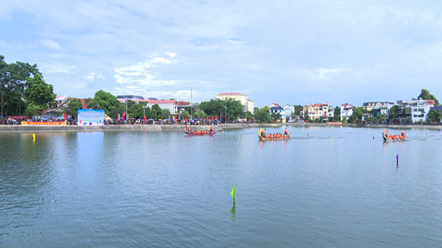 Bơi thuyền trên Hồ Thiên Hương ngày 30/8/2025
