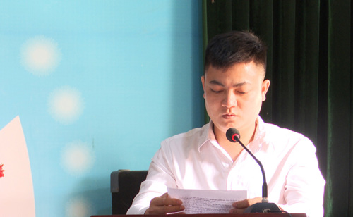 Ông Nguyễn Chí Hiếu - Bí thư chi đoàn 3 Hưng Hóa, xã Tam Nông trình bày chương trình hành động