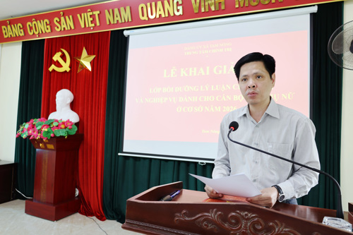 Đồng chí Nguyễn Tuấn Ngọc - Phó Bí thư Thường trực Đảng ủy xã Tam Nông phát biểu khai giảng