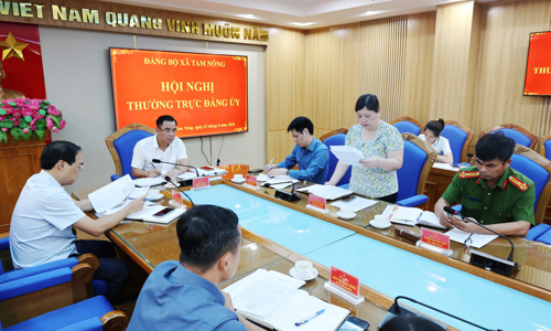 Lãnh đạo Ban Xây dựng Đảng phát biểu tại hội nghị