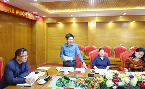 Đồng chí Nguyễn Tuấn Ngọc - Phó Bí thư Thường trực Đảng ủy phát biểu tại hội nghị