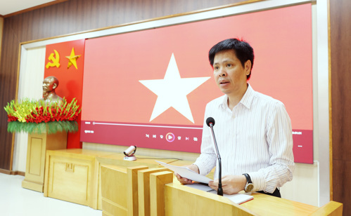 Đồng chí Nguyễn Tuấn Ngọc - Phó Bí thư Thường trực Đảng ủy xã Tam Nông phát biểu tại Lễ Chào cờ tháng 6/2026
