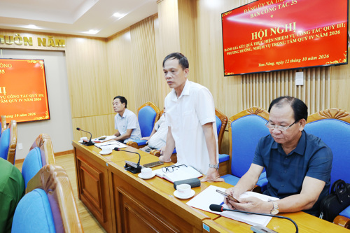 Bí thư Chi bộ Thôn 2 phát biểu tại hội nghị