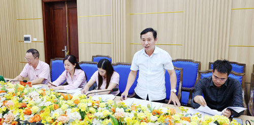 Đồng chí Bùi Anh Tuấn - ĐUV, Phó Chủ tịch UBMTTQ đồng thời là Chủ tịch Hội CCB xã phát biểu ý kiến tại hội nghị