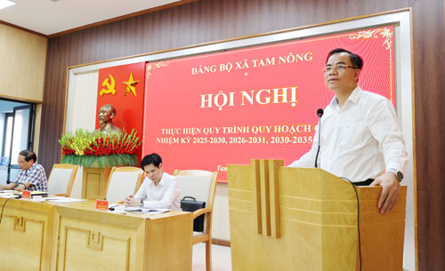 Đồng chí Quách Hải Lý - Bí thư Đảng uỷ, Chủ tịch HĐND xã phát biểu chỉ đạo