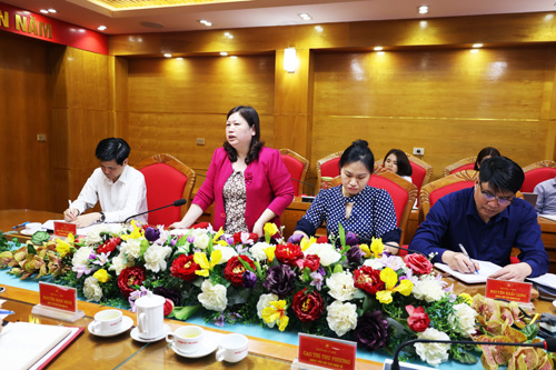 Đồng chí Lê Thị Thu Hiền - UVBTV, Trường Ban Xây dựng Đảng phát biểu tại hội nghị