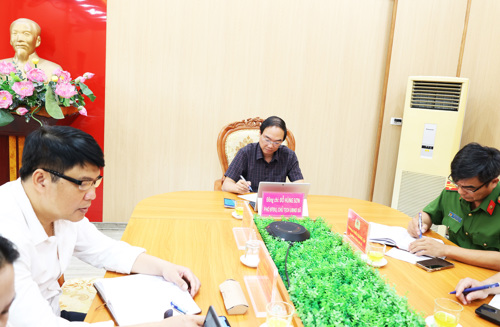 Đồng chí Đỗ Hùng Sơn - Phó Bí thư Đảng ủy, Chủ tịch UBND xã, Phó Trưởng Ban Thường trực Ban Chỉ đạo 57 xã Tam Nông chủ trì điểm cầu