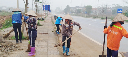 Trung tâm Dịch vụ sự nghiệp công tăng cường công tác vệ sinh môi trường các tuyến đường khu vực Trung tâm xã