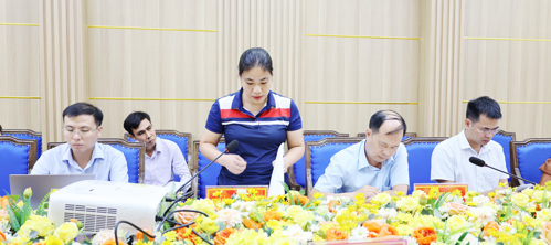 Phòng Nông nghiệp và Môi trường báo cáo tại hội nghị