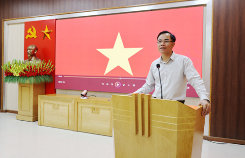 Đồng chí Quách Hải Lý - Bí thư Đảng ủy, Chủ tịch HĐND xã phát biểu chỉ đạo