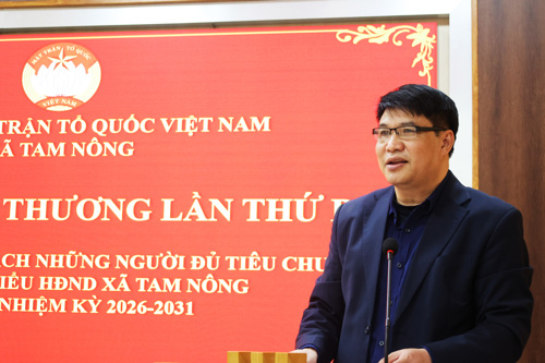 Ông Nguyễn Khắc Long - UVBTV, Chủ tịch UBMTTQ Việt Nam xã Tam Nông phát biểu tại hội nghị