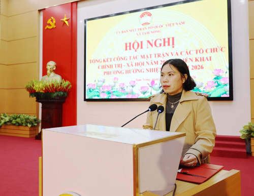 Đồng chí Đào Biên Thùy - ĐUV, PCT UBMTTQ, Chủ tịch Hội Nông dân xã phát biểu