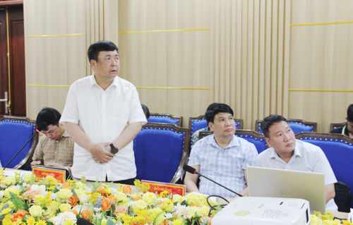 Đồng chí Nguyễn Ngọc Hanh - Phó Trưởng Ban Quản lý các khu công nghiệp tỉnh Phú Thọ  phát biểu tại hội nghị
