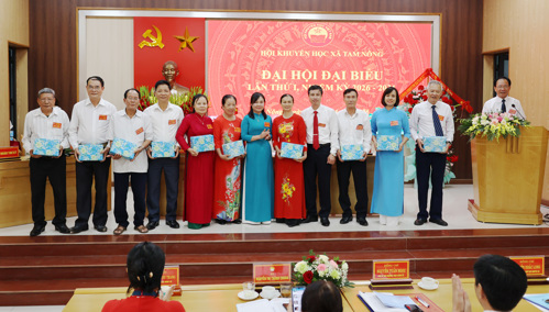 Đại hội chia tay các đồng chí thôi không tham gia BCH khóa mới