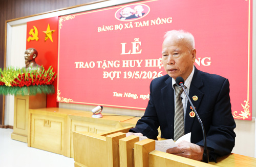 Đồng chí Trần Văn Sủng - đảng viên lão thành thuộc Chi bộ 10 (đơn vị Dân Quyền cũ)  phát biểu tại buổi Lễ