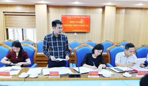 Đồng chí Lê Trần Bình - ĐUV, Trưởng phòng Kinh tế phát biểu tại hội nghị