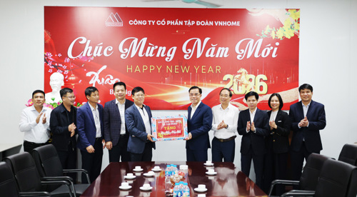 Lãnh đạo xã Tam Nông thăm và chức tết tại Công ty CP Tập đoàn VNHOME