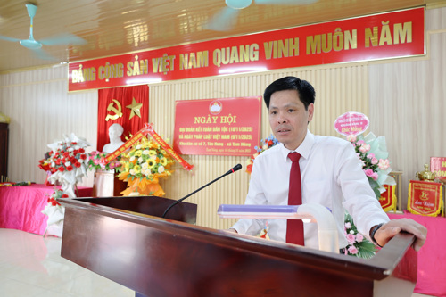 Đồng chí Nguyễn Tuấn Ngọc - Phó Bí thư Thường trực Đảng ủy xã Tam Nông phát biểu chúc mừng