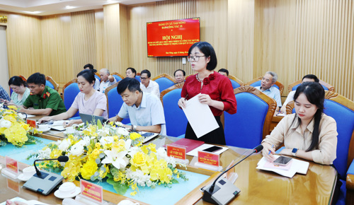 Lãnh đạo Ban Xây dựng Đảng phát biểu tại hội nghị