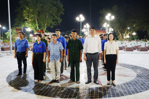 Các đại biểu tham dự Lễ thắp nến tri ân