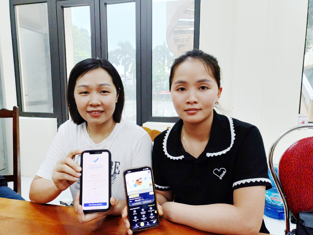 Công an xã Tam Nông biểu dương công dân trung thực hoàn trả 50 triệu đồng chuyển nhầm qua tài khoản