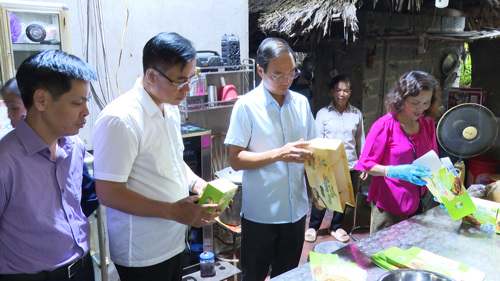 Đoàn công tác của xã Tam Nông đến thăm Cơ sở sản xuất Cá thính Đồng Nung