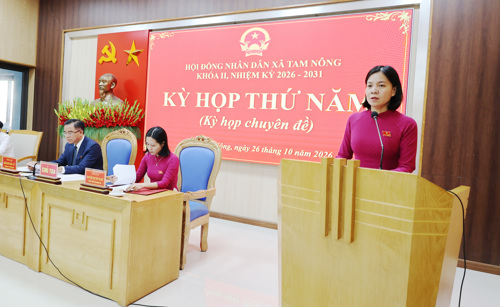 Lãnh đạo UBND xã trình các Tờ trình tại Kỳ họp