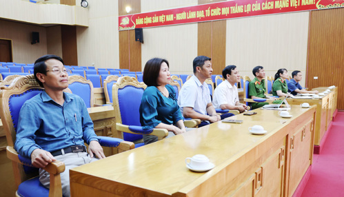 Các đại biểu tham dự hội nghị trực tuyến tại điểm cầu xã Tam Nông