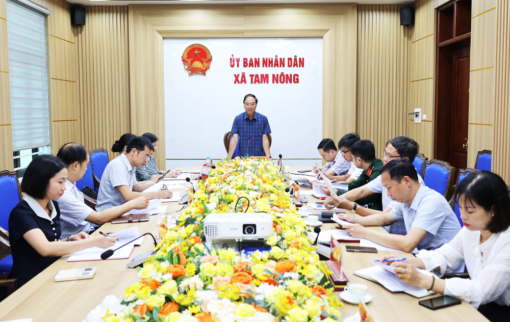 LÃNH ĐẠO UBND XÃ TAM NÔNG NGHE BÁO CÁO TIẾN ĐỘ ĐẦU TƯ CÔNG VÀ QUY HOẠCH ĐẤU GIÁ ĐẤT QUÝ I/2026.