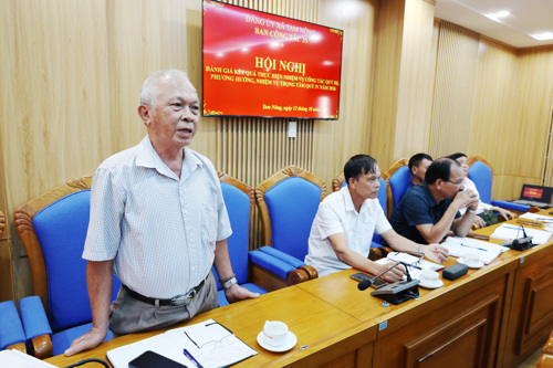 Bí thư Chi bộ Thôn 7 phát biểu tại hội nghị
