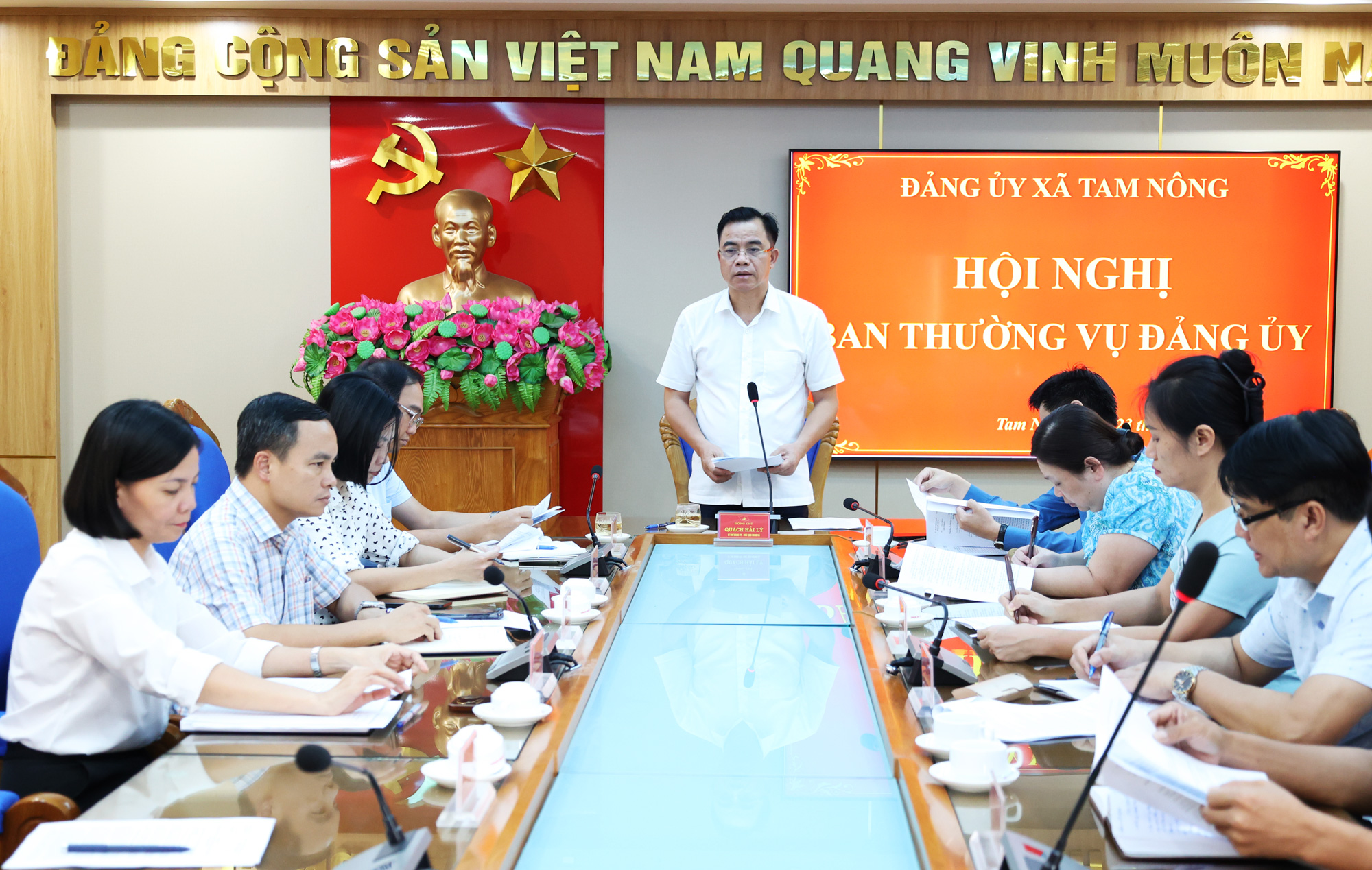 Ban Thường vụ Đảng ủy xã Tam Nông họp cho ý kiến vào các nội dung quan trọng.