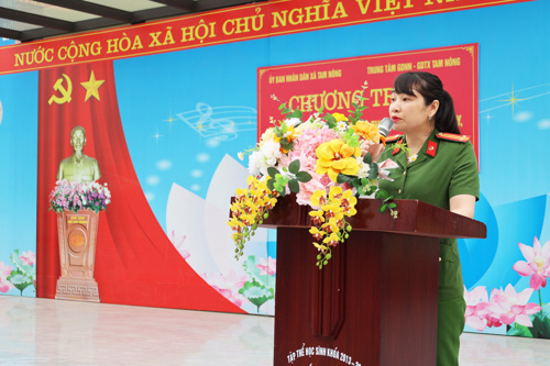Đại diện Công an xã Tam Nông phát biểu tại chương trình