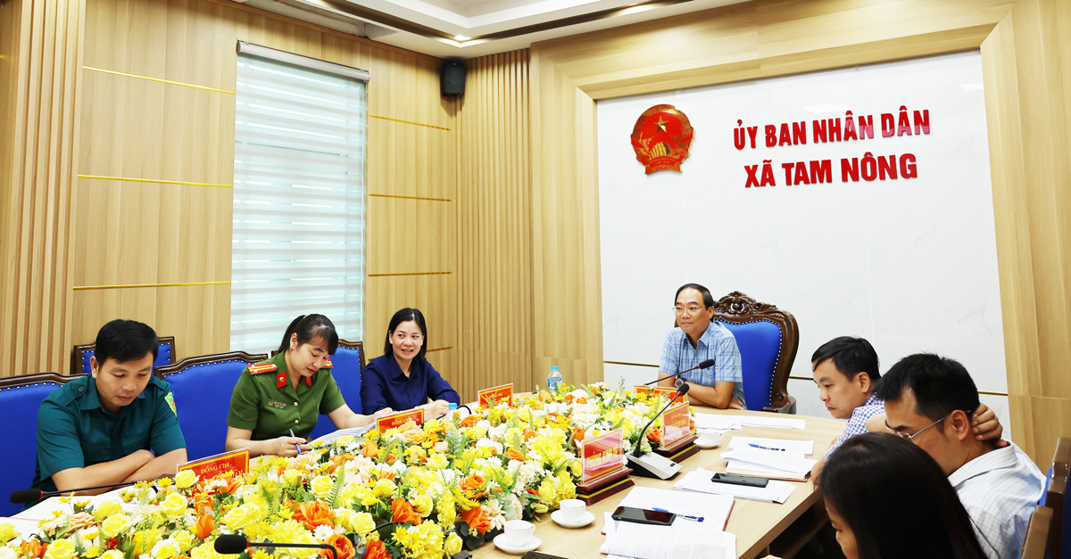 UBND XÃ TAM NÔNG NGHE PHÒNG KINH TẾ BÁO CÁO TIẾN ĐỘ THỰC HIỆN CÁC NHIỆM VỤ TRỌNG TÂM.