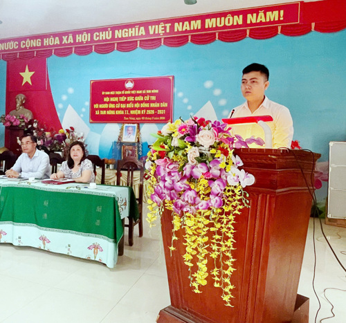 Ông Nguyễn Chí Hiếu - Bí thư chi đoàn 3 Hưng Hóa, xã Tam Nông trình bày chương trình hành động