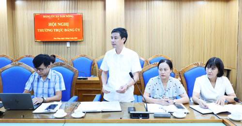 Hiệu Trưởng Trường THCS Nguyễn Quang Bích phát biểu tại hội nghị