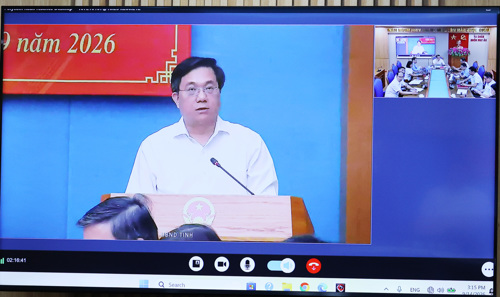 Đồng chí Trần Duy Đông - Ủy viên dự khuyết Ban Chấp hành Trung ương Đảng, Phó Bí thư Tỉnh ủy, Chủ tịch UBND tỉnh phát biểu chỉ đạo tại hội nghị