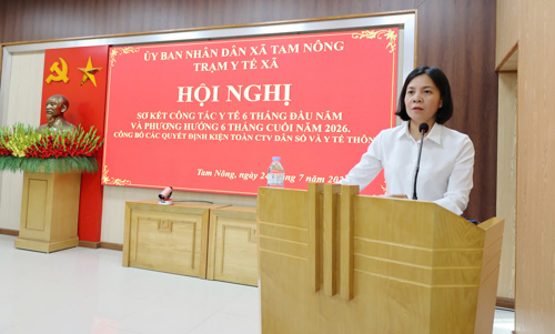 Đồng chí Cao Thị Thu Phương - UVBTV, Phó Chủ tịch UBND xã Tam Nông phát biểu chỉ đạo