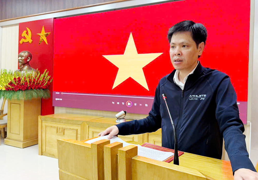 Đảng ủy xã Tam Nông tổ chức sinh hoạt dưới cờ tháng 11/2025