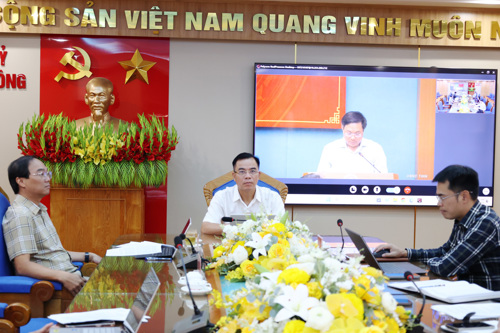 Đồng chí Quách Hải Lý - Bí thư Đảng ủy, Chủ tịch HĐND chủ trì tại điểm cầu xã Tam Nông