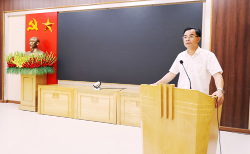 Đồng chí Quách Hải Lý - Bí thư Đảng ủy, Chủ tịch HĐND xã Tam Nông phát biểu chỉ đạo về một số công việc cần làm trong thời gian tới
