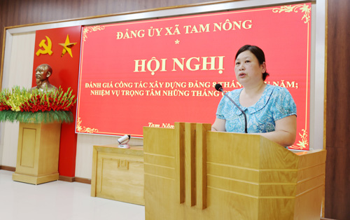 Đồng chí Lê Thị Thu Hiền - UVBTV, Trưởng Ban Xây dựng Đảng phát biểu tại hội nghị