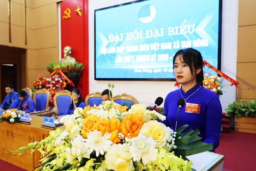 Đồng chí Nguyễn Thị Phương - ĐUV, PCT UBMTTQ xã đồng thời là Bí thư Đoàn xã phát biểu khai mạc Đại hội