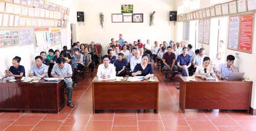 Các đại biểu tham dự buổi sinh hoạt chi bộ