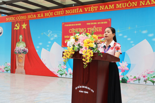 Lãnh đạo Trung tâm GDNN-GDTX Tam Nông phát biểu tại chương trình