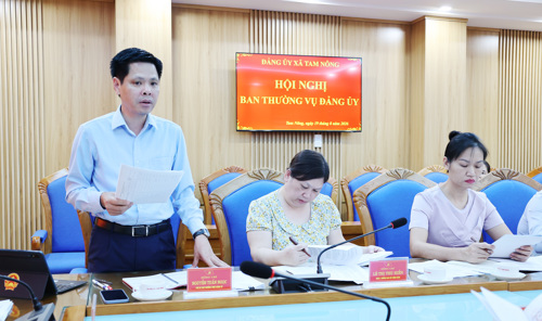 Đồng chí Nguyễn Tuấn Ngọc - Phó Bí thư Thường trực Đảng ủy phát biểu tại hội nghị