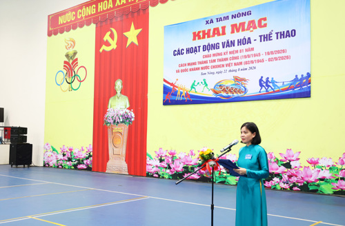 Đồng chí Cao Thị Thu Phương - UVBTV, Phó Chủ tịch UBND xã phát biểu khai mạc
