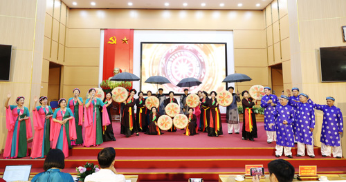 Tiết mục tham gia của Hội NCT xã Tam Nông tại Liên hoan