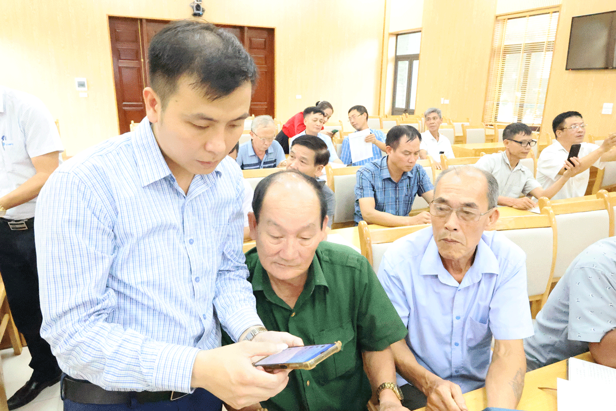 Tam Nông - Tập huấn sử dụng phần mềm VNPT iOffice V5 và cấp tài khoản cho Trưởng khu Dân cư